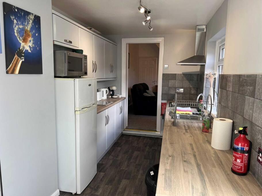 Spacious 2-Bedroom House In Stockton Heath With Free Wifi By Amazing Spaces Relocations Ltd วอร์ริงตัน ภายนอก รูปภาพ