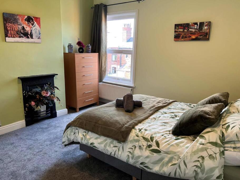 Spacious 2-Bedroom House In Stockton Heath With Free Wifi By Amazing Spaces Relocations Ltd วอร์ริงตัน ภายนอก รูปภาพ